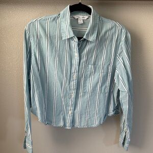 Old navy women’s cropped blue striped shirt